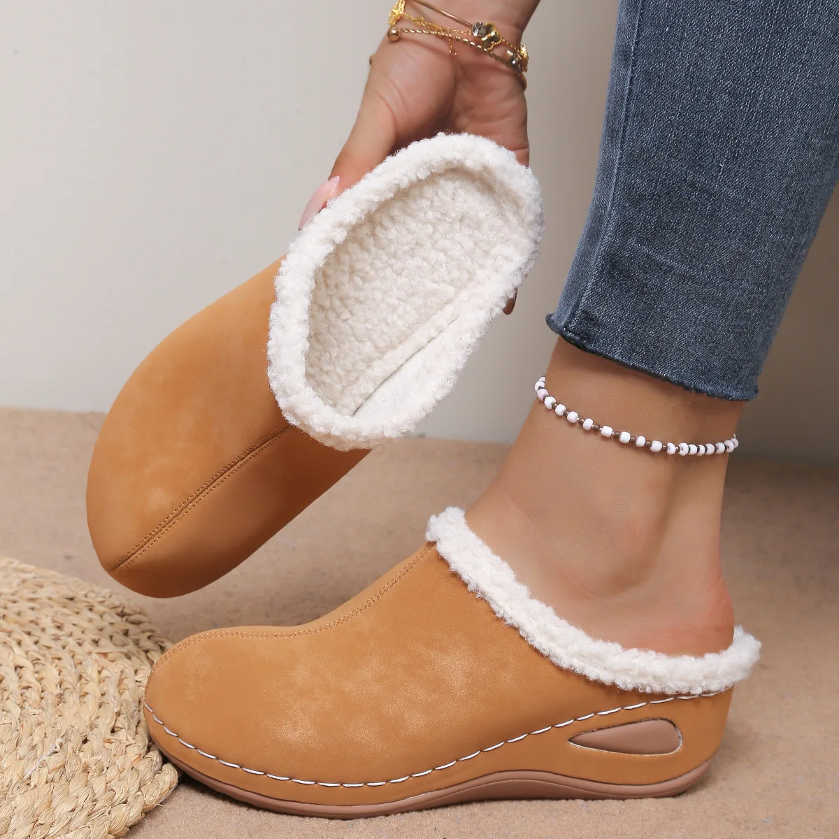 Women Platform Slippers Suede Mules Shoes Winter 2025 Trend Casual Snow Slippers Retro Plush Warm Cotton Shoes Slides Women