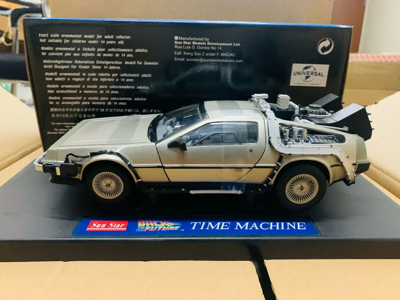 Universal Sun Star Time Machine Back To The Future 1/18 Scale DieCast Car New in Box