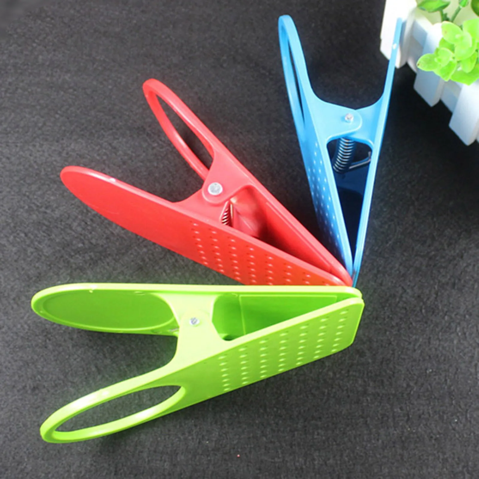 Drink Bottle Holder Creative Portable Drinking Cup Holder Clip Computer Desk Fixed Cup Desk Storage Clip