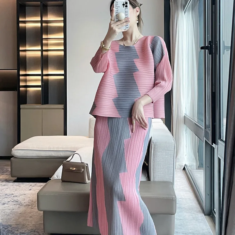 

COZOK Stripe Pleated 2024 Spring New Women’s Sets Fashion Temperament Colored Round Neck Loose Slimming Elegance WT6054