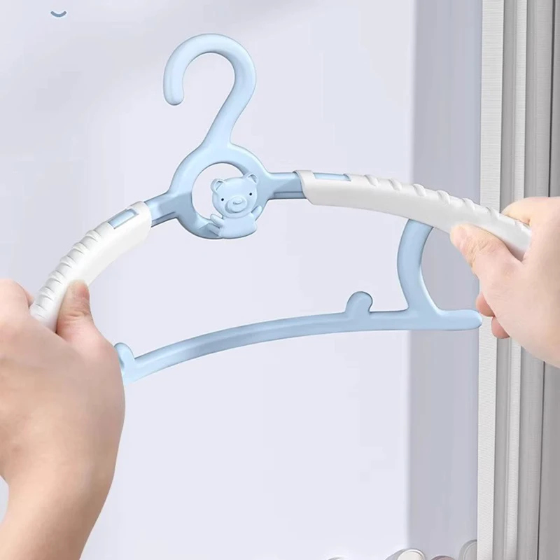 Рисунок 6 - Напольные эстетические вешалки для одежды для балкона