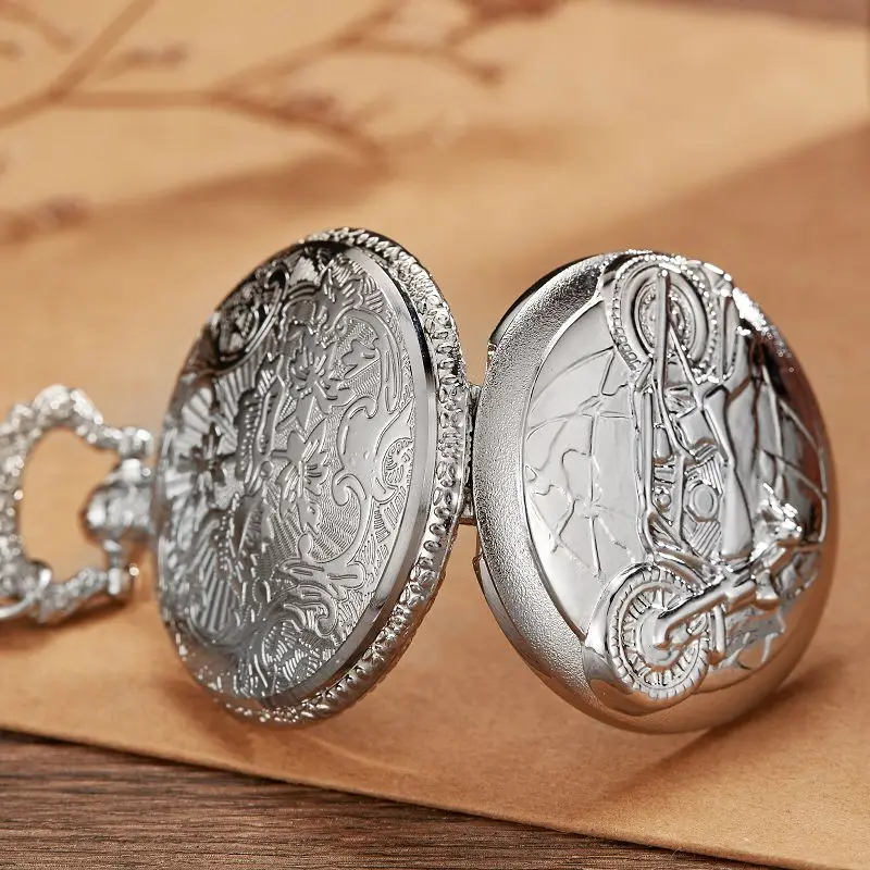 Рисунок 2 - Новые карманные часы серебристого