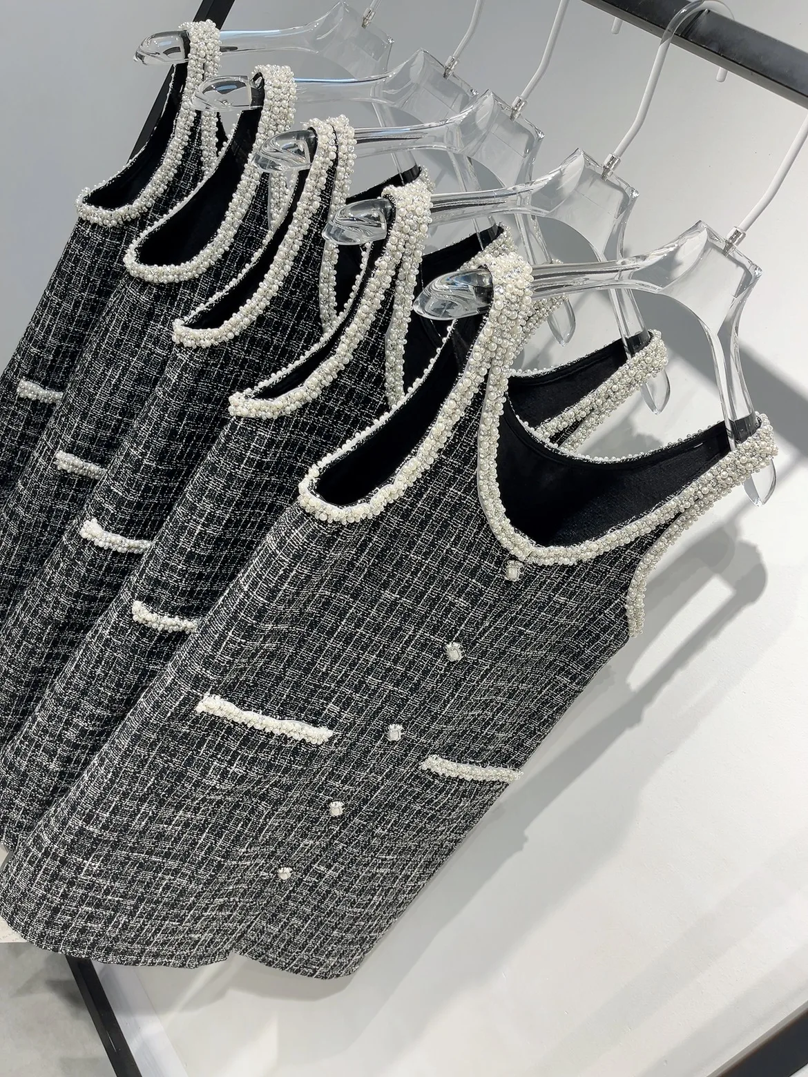 

2023 women rhinestone hollow out blazer suit dress female elegant v-neck slim fit bling cropped blazer dress wholesale