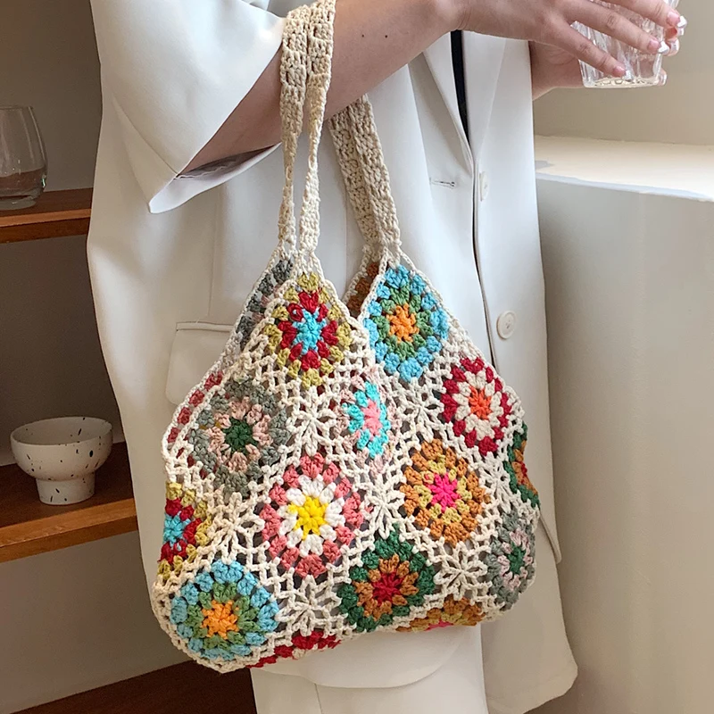 

2023 Summer Fashion Women Flower Crochet Wrist Bag Designer Knitting Handmade Hollow Handbag and Purse Beach Shoulder Bags