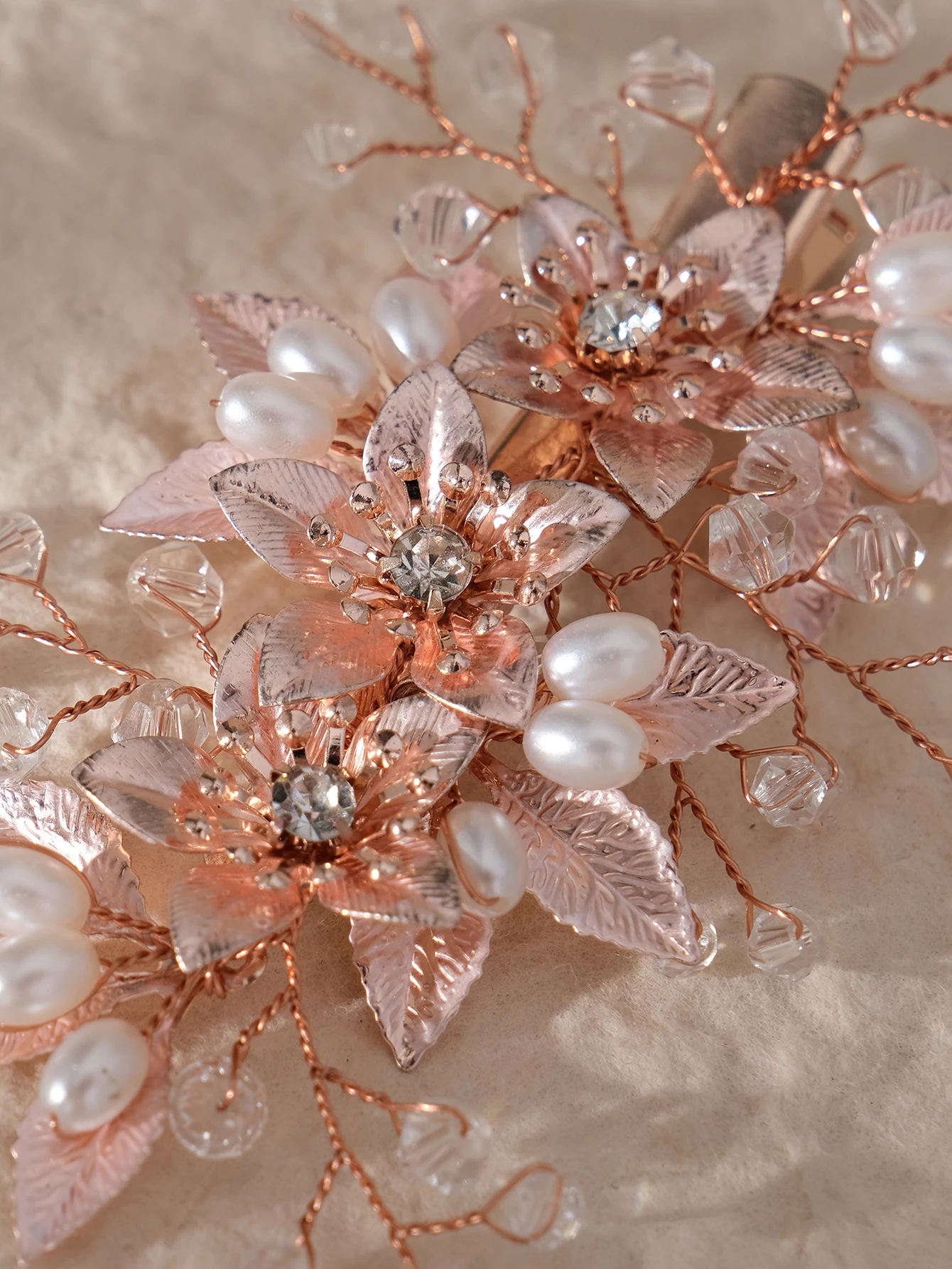 Handgemachte Perle Blume Haars pangen für Frauen Haarnadeln Braut Hochzeit Haarschmuck Kristall Gold Farbe Braut Kopf bedeckung Geschenk – Detail 15