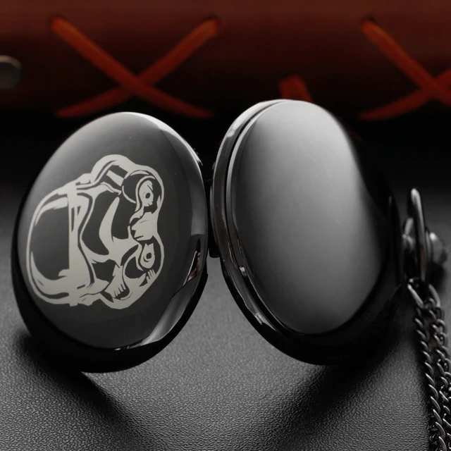 시간을 뛰어넘는 세련된 블랙 부드러운 악당 군인 머리 포켓 시계