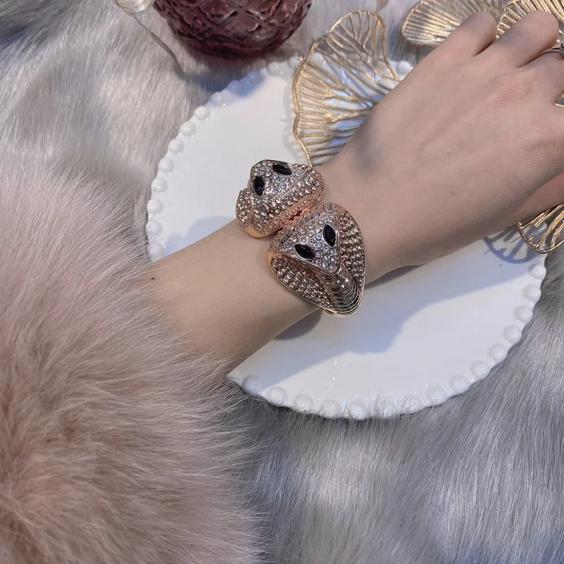 

Rose Gold Large Metal Snake Shaped Personalized Bracelet Electroplate Trendy Bangles Fashion Jewelry Accessories