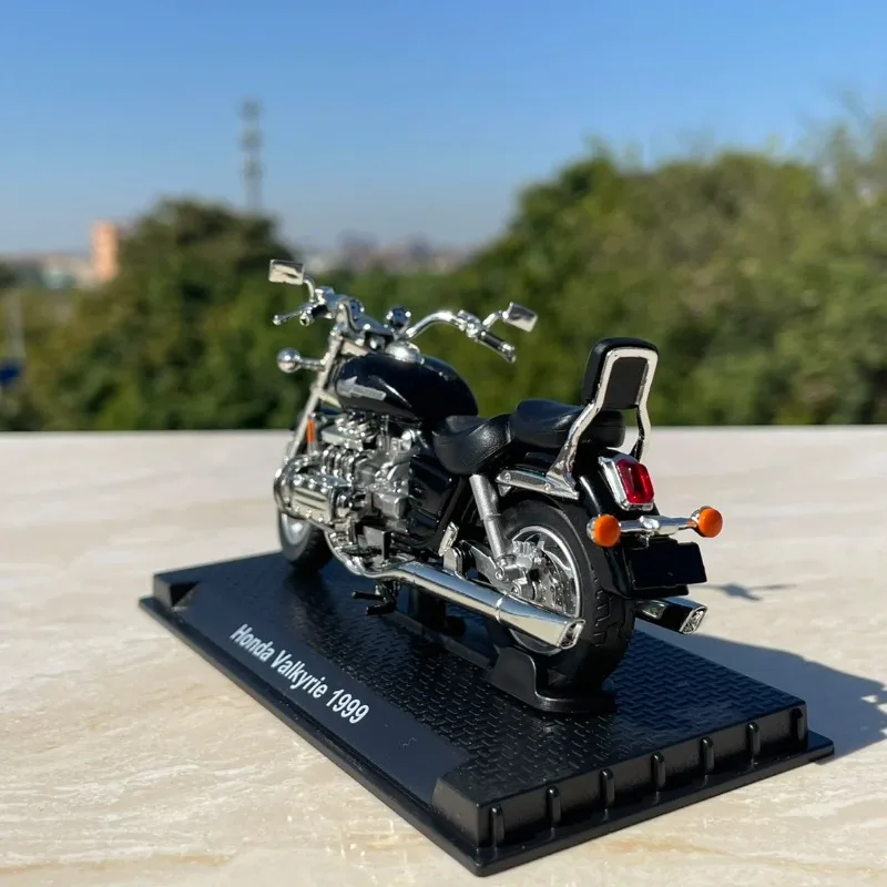 Diecast 1:24 Scale Honda Valkyrie 1999 Motorcycle Alloy Simulation