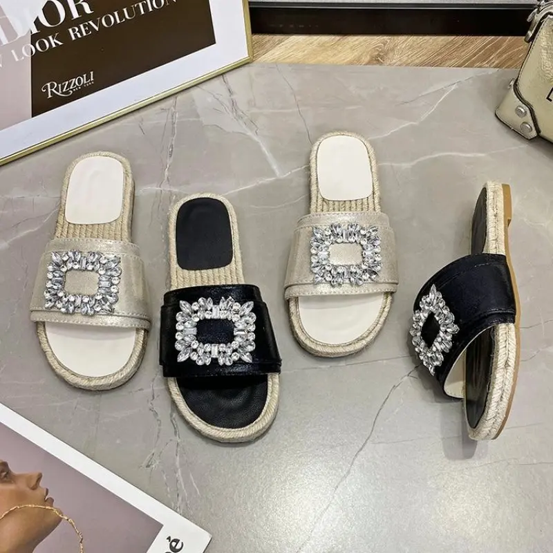 Рисунок 3 - Сандалии женские с квадратным носком