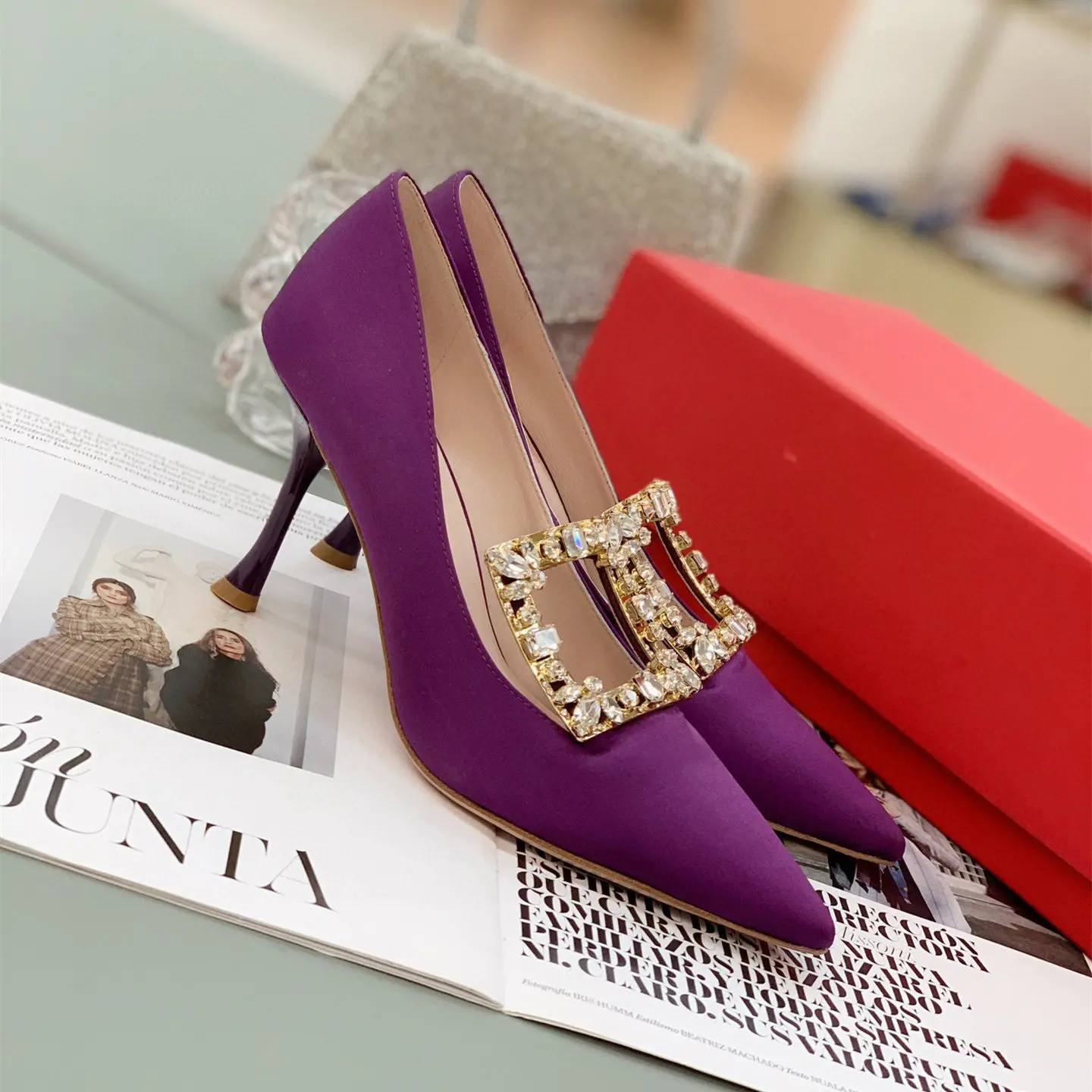 

Casual Designer Fashion Women Sexy Purple Satin Genuine Leather Pointy Toe Crystal Strass High Heels Bride Wedding Shoes