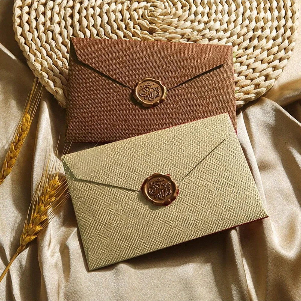 Elegant Greeting Cards Set with Envelopes and Stylish Gold Stickers
