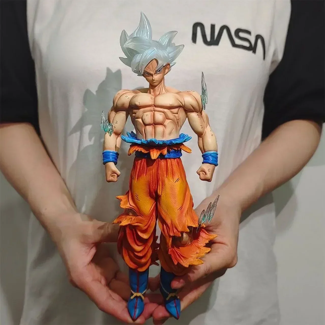 thumbnail image 1 of En existencia, figura de anime de Dragon Ball Z Goku de 32 cm, figuras Ultra Instinct Spot, estatua de modelo de PVC grande y luminosa Gk, juguetes para regalar, 1 of 5