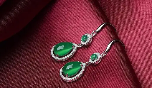 

Аксессуары, серебро 4,6 пробы, инкрустированные зеленым халцедоном, снежинкой, Цирконом, серьги с нефритом, г, ювелирные изделия