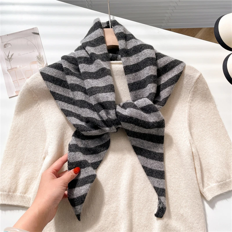 Gestrickter Schal für Damen, 100 % Wolle, warme Winterschals, helles Streifen-Design, verdickter Schal, weicher Dreieck-Pashmina-Ausschnitt, 2025, NEU – Detail 8