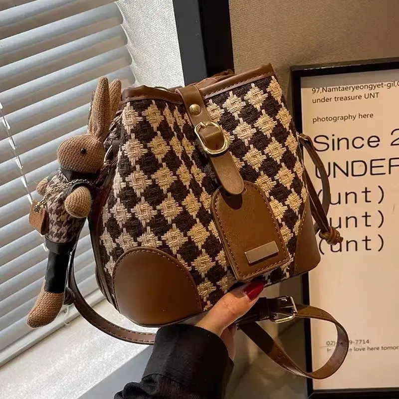 

Маленькая женская сумка премиум-класса, Модная вязаная нишевая дамская сумочка через плечо, взрывобезопасная сумка-мешок на осень и зиму