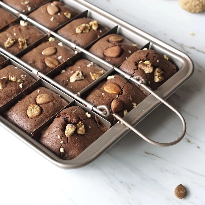 18 셀 베이킹 팬 브라우니 Bakeware 금형 내장 슬라이서 탄소강 과자 도구 초콜릿 케이크 금형 주방 베이킹 팬