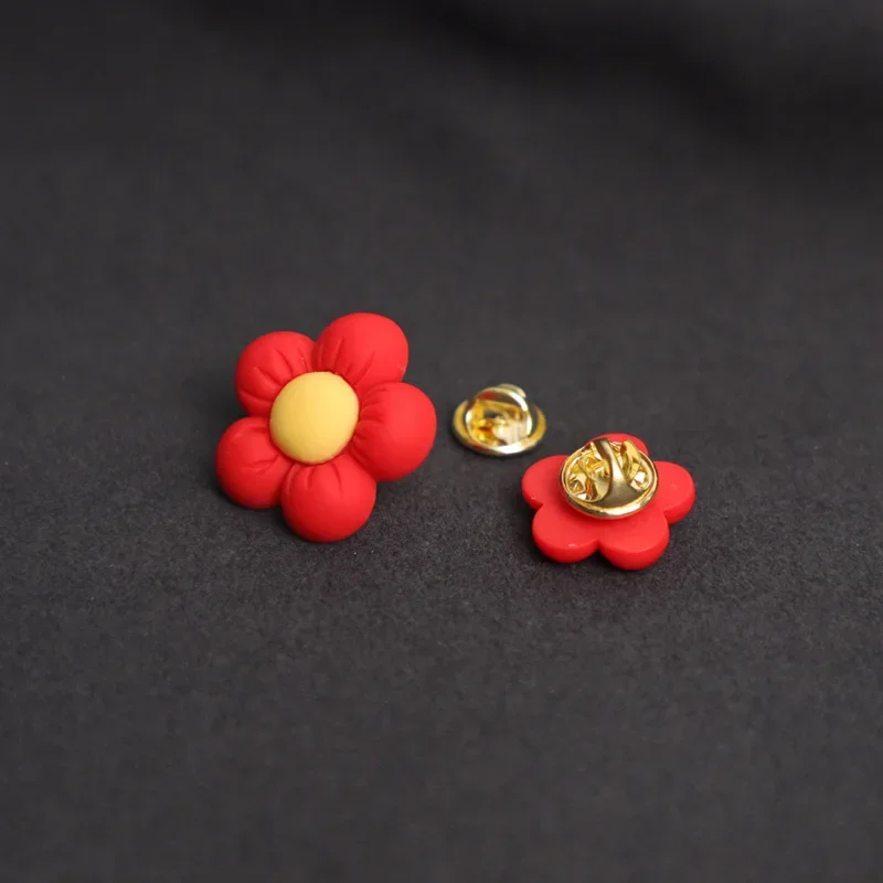 1pcs Creative Small Red Flower Chest Badge Student Reward Clothing Hat Bag DIY Accessory Pin Decoration Crafts Badges