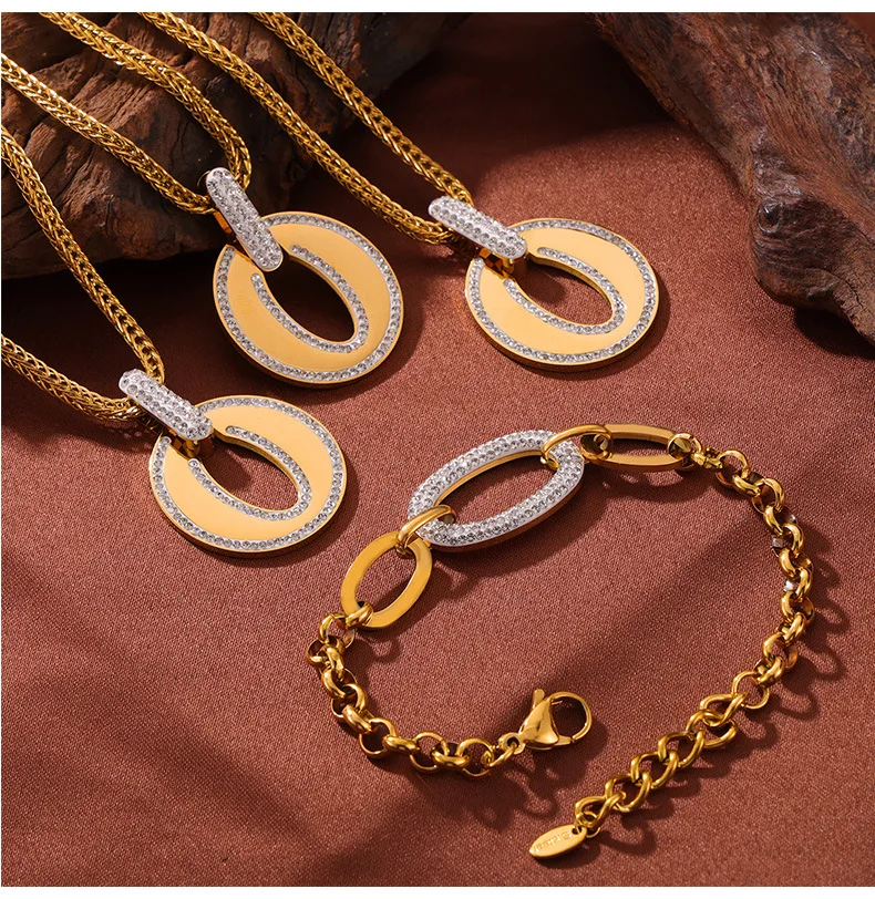 Luxuriöses Strass-Rundanhänger-Halsketten-Set mit Vergoldetem Edelstahl-Armband für Damen als Hochzeits-Accessoires – Detail 8