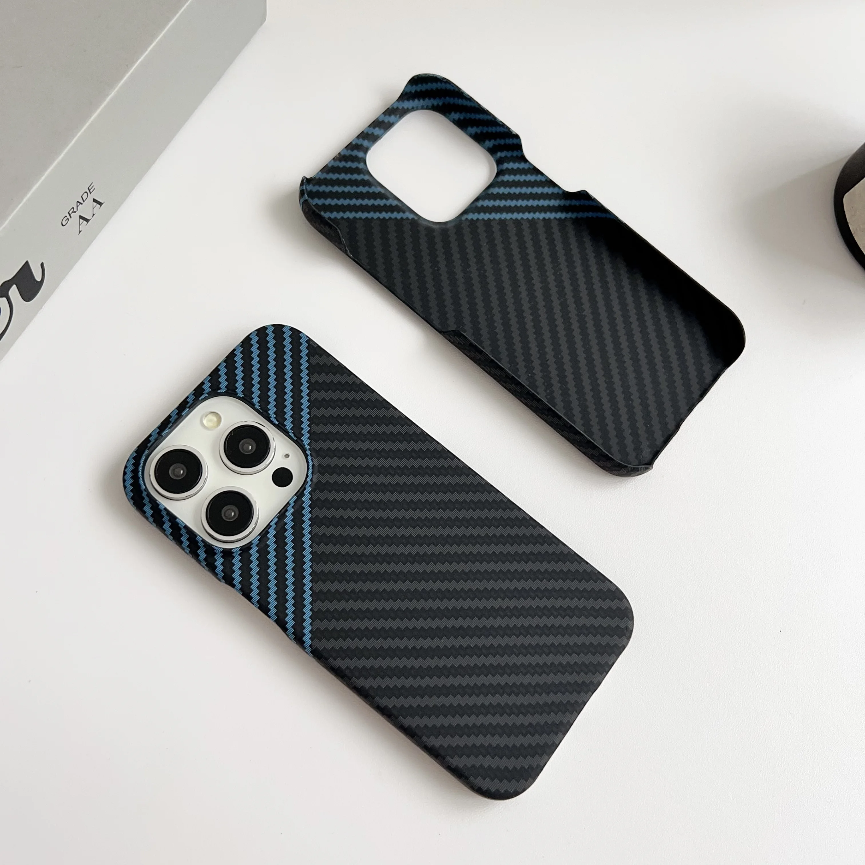 Sleek Carbon Fiber Texture Ultra-Thin Matte Protective Cover