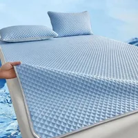 Matelas rafraîchissant respirant, confortable, lavable, tapis de lit en soie glacée, doux pour la peau, tapis de couchage d'été pour la maison 1