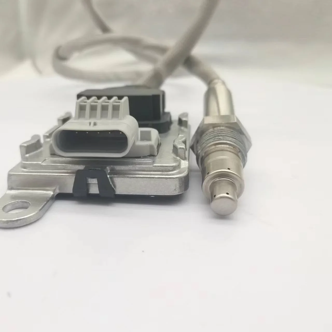 High quality New 9821121180 Nitrogen Nox Sensor For Citroen C3 C4 C5 DS3 DS4 DS5 Berlingo Peugeot 208 301 308 508 2008 3008 5008