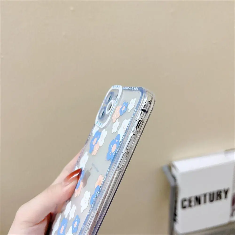 Daisy Floral Transparent Phone Case with Delicate Blossom Design