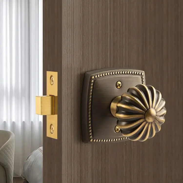 Ручка дверная из коричневой твердой латуни с тыквой