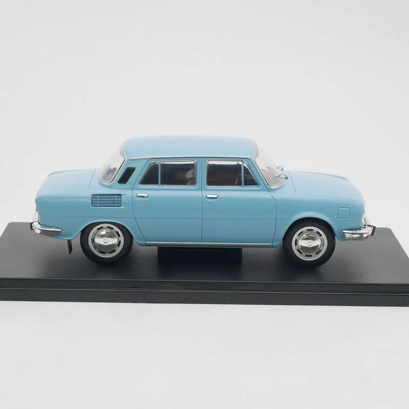 IXO / Hachette 1:24 Skoda 100L 1974 Diecast Car Model Metal Toy