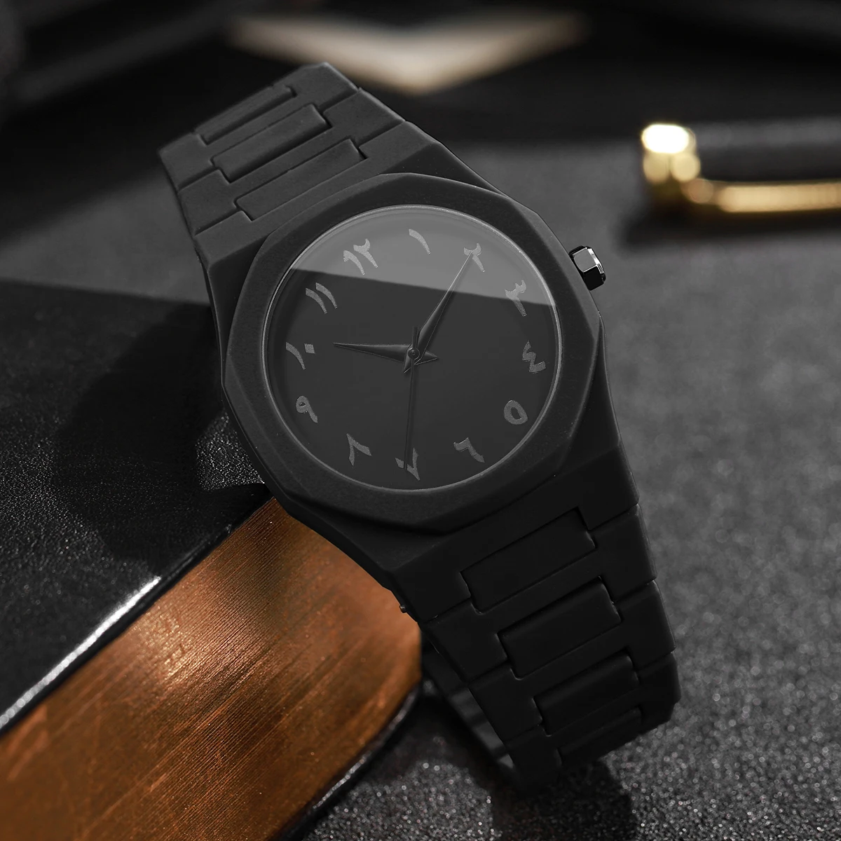 1pcs Men Gift Watch Fashion Casual Minimalist Arabic Numerals Dial Handsome Trend Business Quartz Watch (Box Not Included)