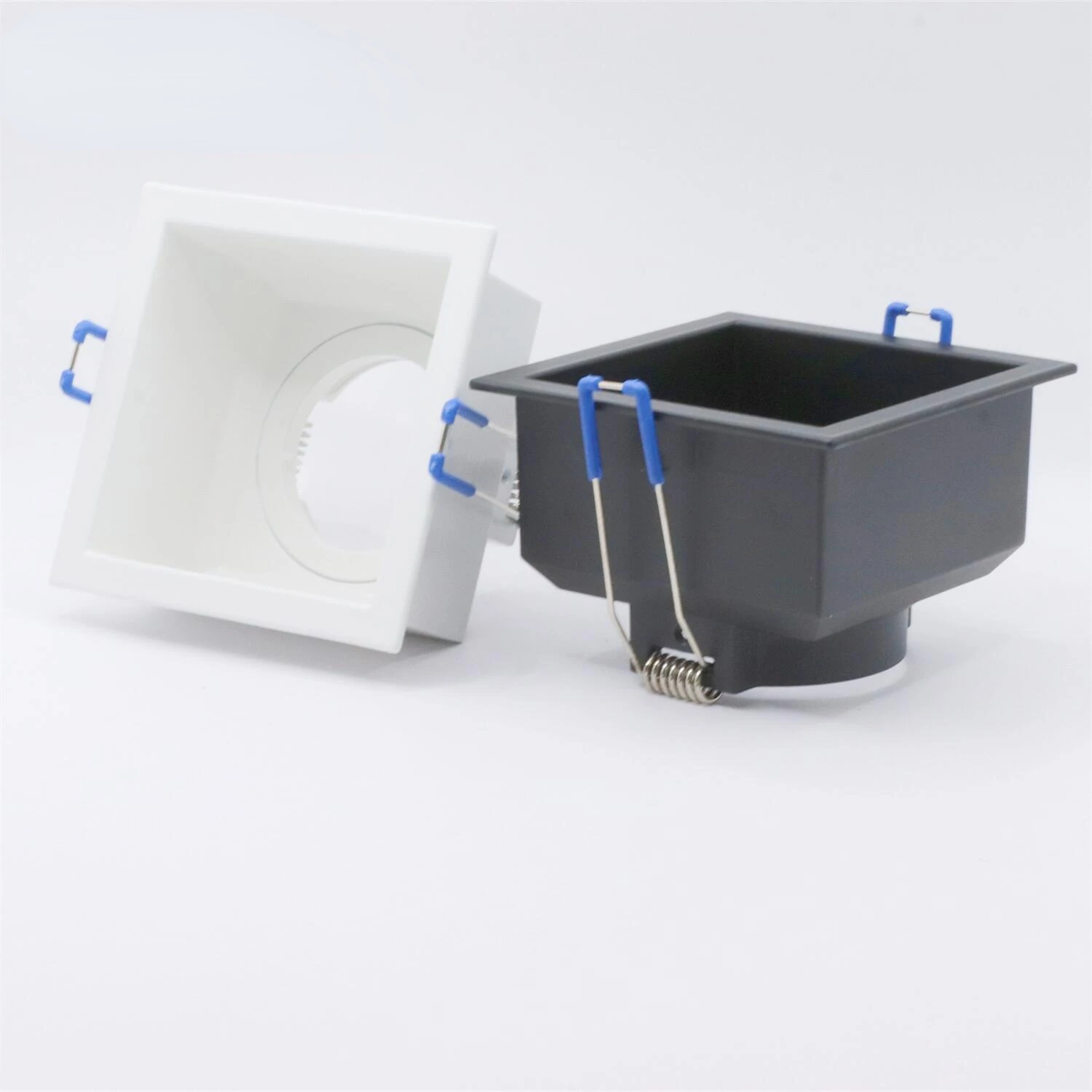 

Квадратный черный/белый светильник для глазного яблока