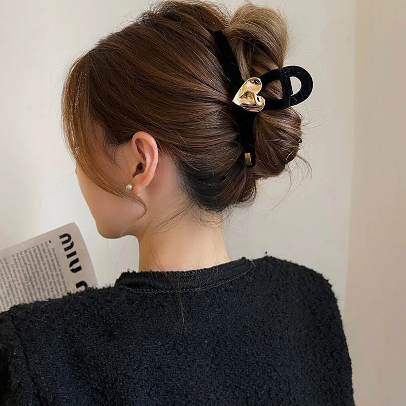 Rhinestone Love Black Velvet Hair Clip for Women Autumn Winter Women Hair Claw Clips Large Size Hairpin Elegant Hair Accessories