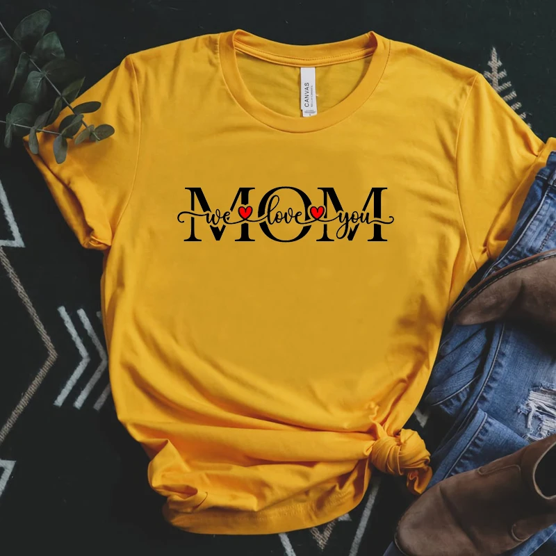 

Женская футболка с надписью «Mom We Love You»