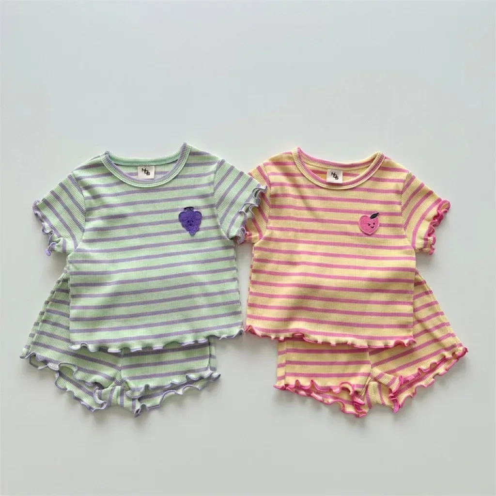 

2023 Summer Infant Girls Clothes Set Striped Ruffles Cotton Shorts Suit Patchwork Cartoon Grape Peach Pullover Baby Girls Outfit