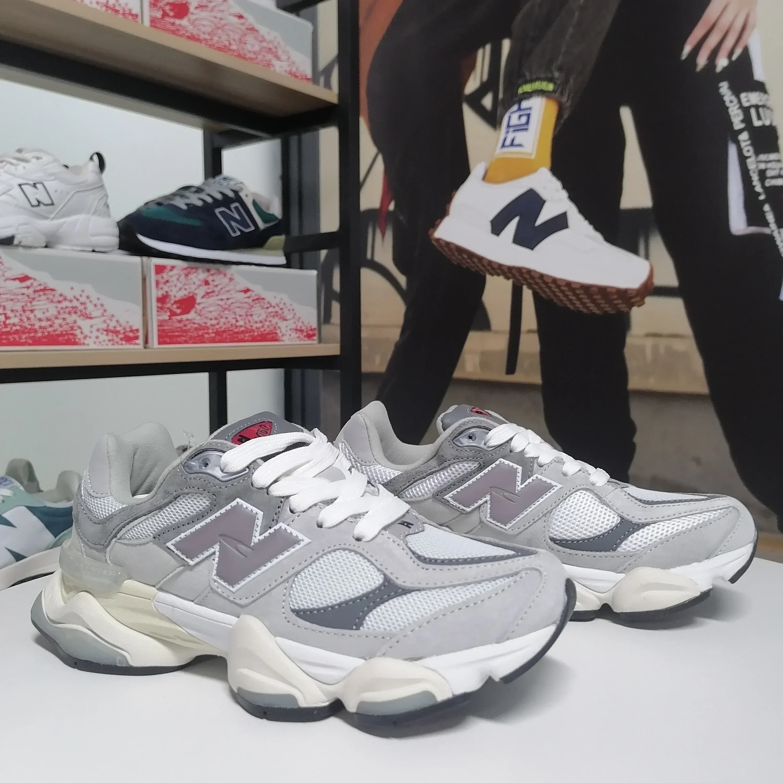 Scarpe da pap&agrave; retr&ograve; per coppie, scarpe alla moda sportive e alla moda