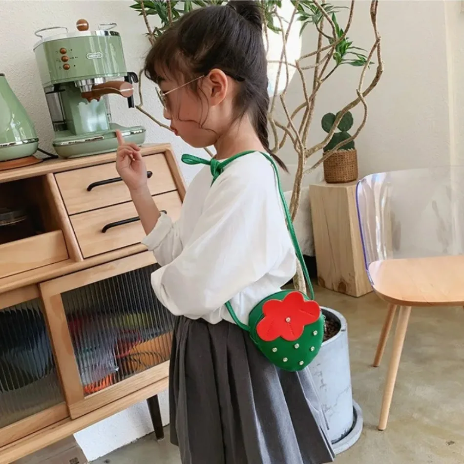 1 Pcs Children Small Bag Strawberry Crossbody Bag Cute Little Girl Zero Wallet Versatile Fashion Shoulder Bag Trend Kids Handbag