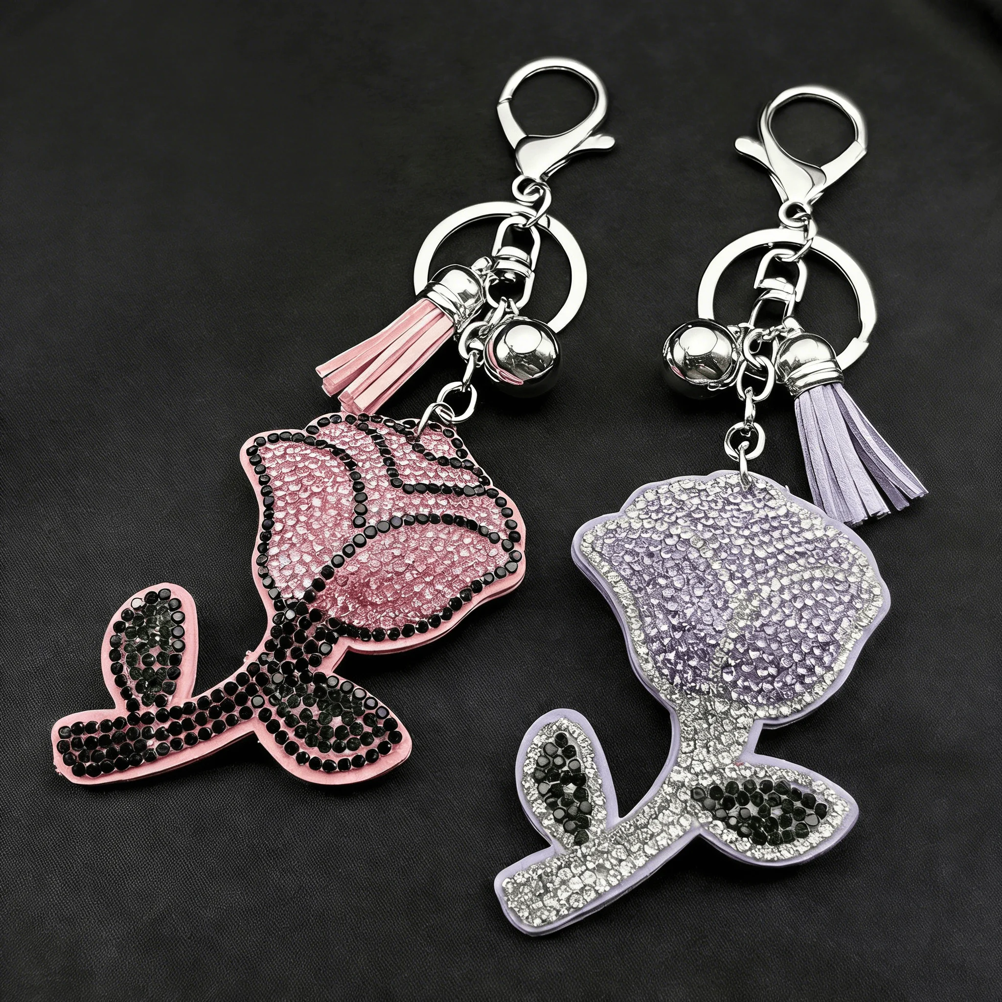 Schlüsselanhänger mit rosa Rosenblüten für Damen und Herren, voller Kristall-Strass-Quasten, eleganter Charm-Taschenanhänger, Damenschmuck, Valentinstag