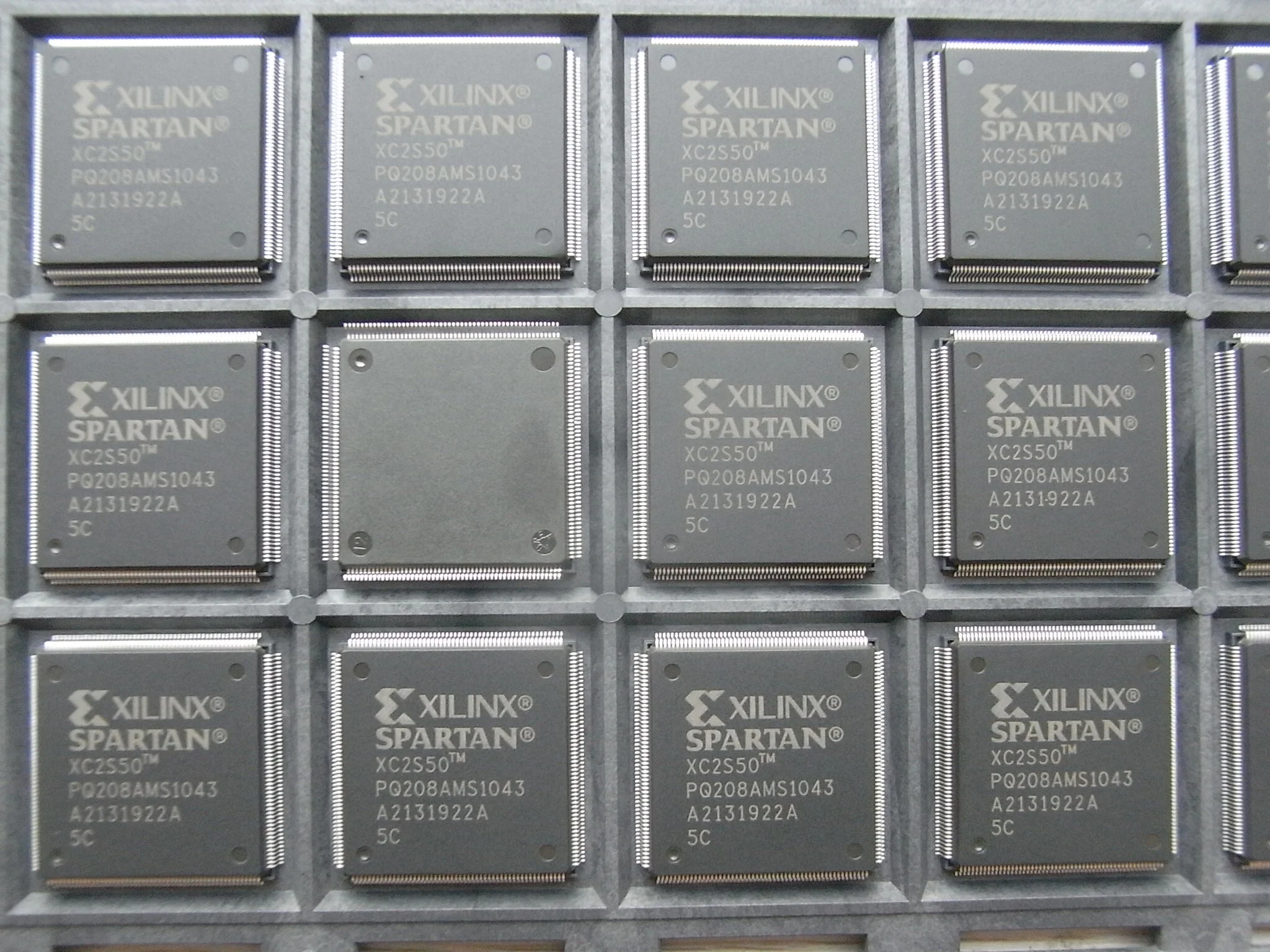 XC2S50-5PQ208C QFP-208 XC2S50-4PQG208C IC