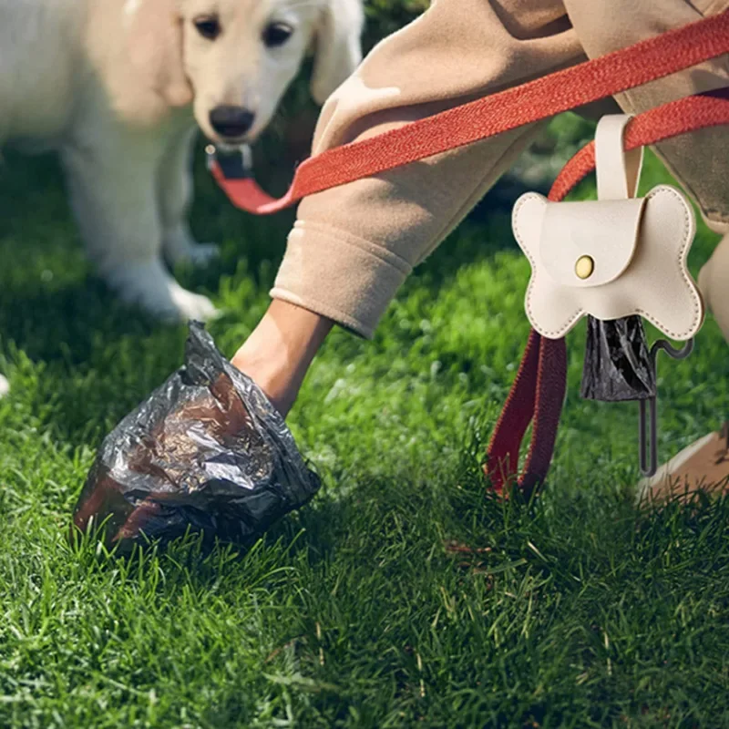 Dog Bag Holder Dog Poop Pickup Bag Dispenser Leash Clip Pet Waste Bag Dispenser For Dog Outdoor