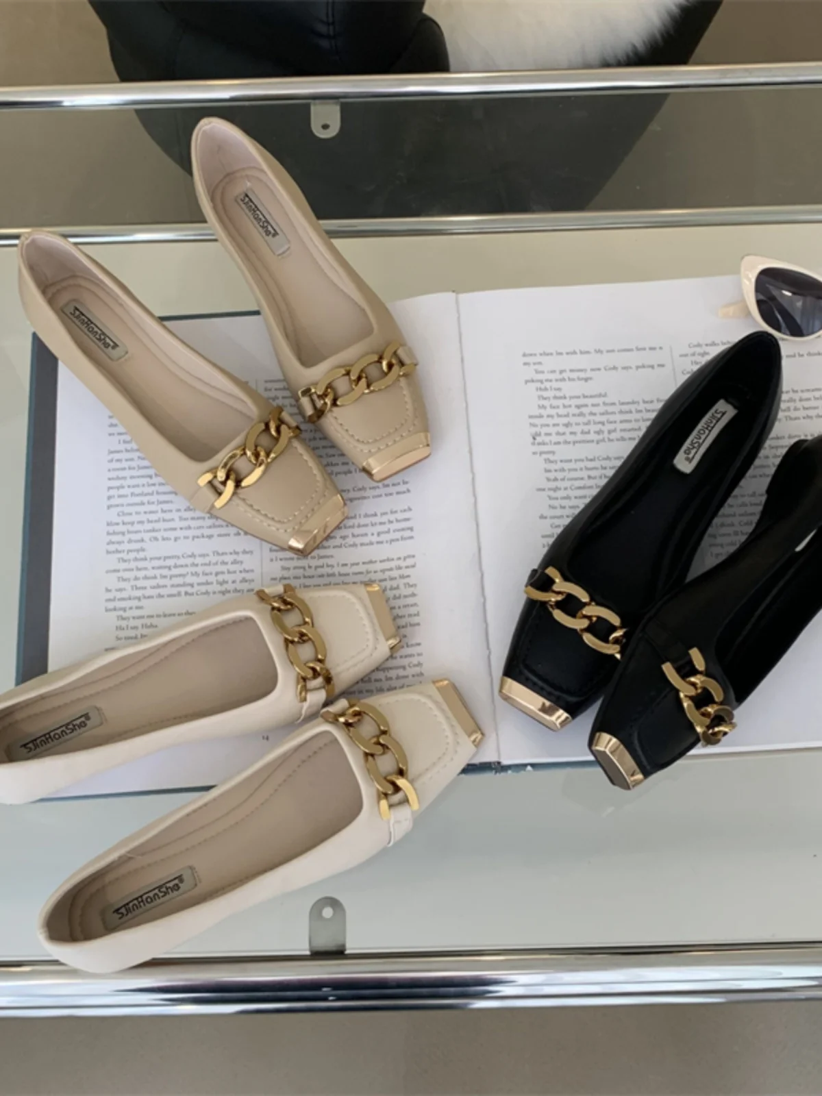 

Туфли женские с металлической цепочкой, повседневные Мягкие кроссовки, Мокасины, с закрытым носком, квадратный носок, плоская подошва, пряжка, лето 2023 C