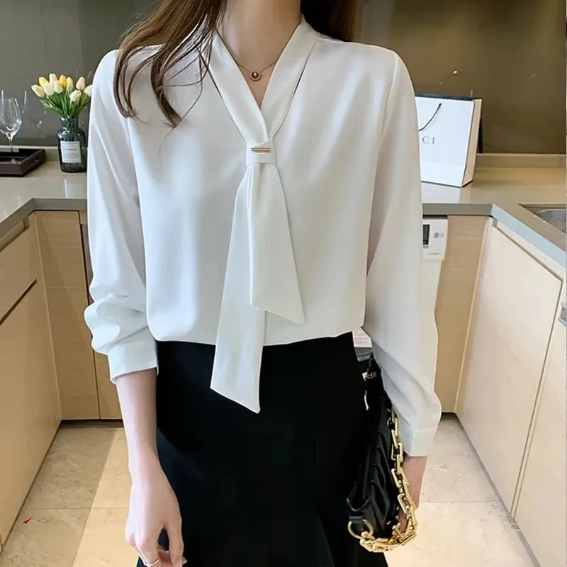 새로운 흰색 여성 셔츠 V 넥 새틴 통근자 긴팔 느슨한 오피스 레이디 셔츠 심플하고 우아한 캐주얼 여성 블라우스 패션