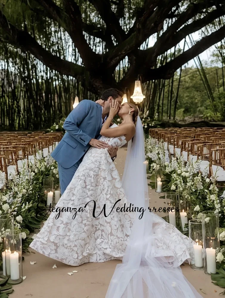 Customized Strapless Wedding Dress Featuring Stunning Lace Appliques and Floral A-Line Silhouette Bridal Dress Vestidos De Novia