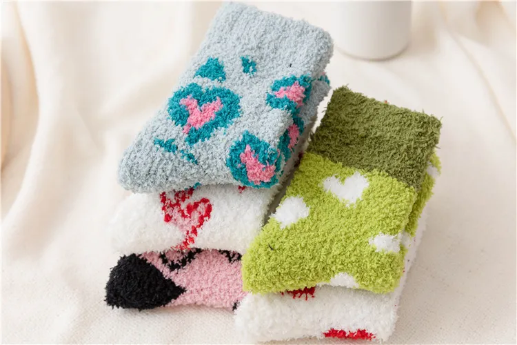 Frauen Socken Süßigkeiten Warmen Dame Herz Nette Winter Kawaii Dicken Korallen fleece Warm Fuzzy Flauschigen Frottee Kurz Nette Baumwolle Socken weibliche – Detail 3