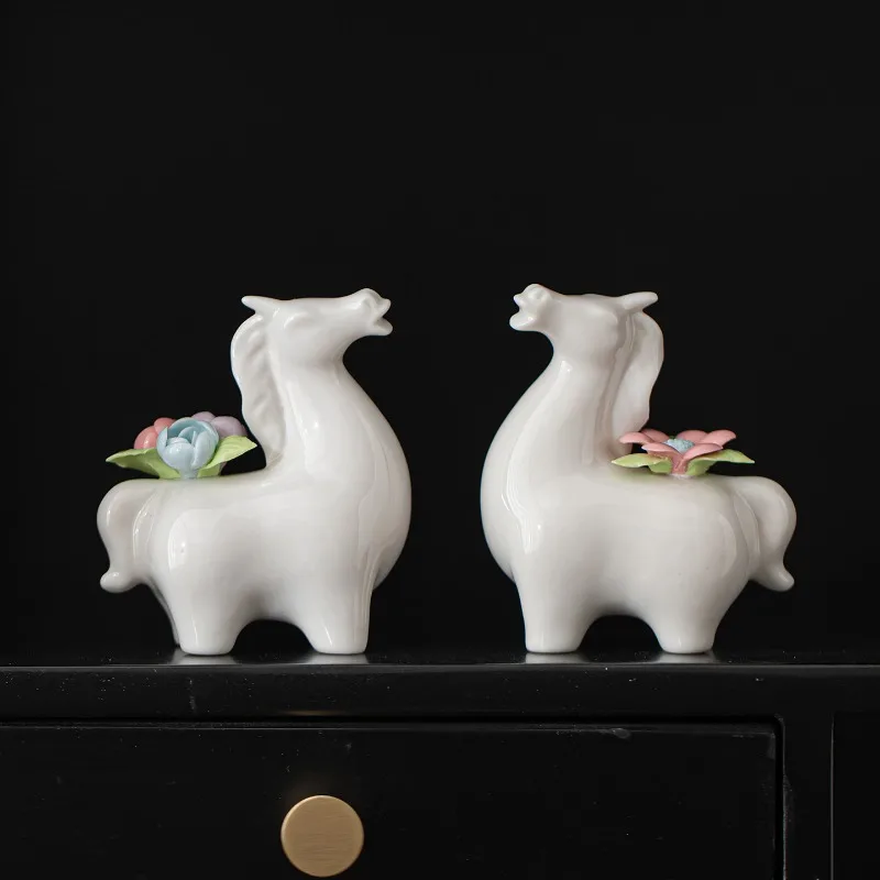 Ceramic Pony Tea Pet Ornament Home Black Horse Decoration Gilded High-end Handmade White Porcelain Horse Ornament Tea Playing