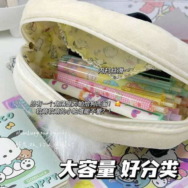 산리오 애니메이션 포카코 필통은 귀여움이 넘치는 필수 학교 용품입니다.