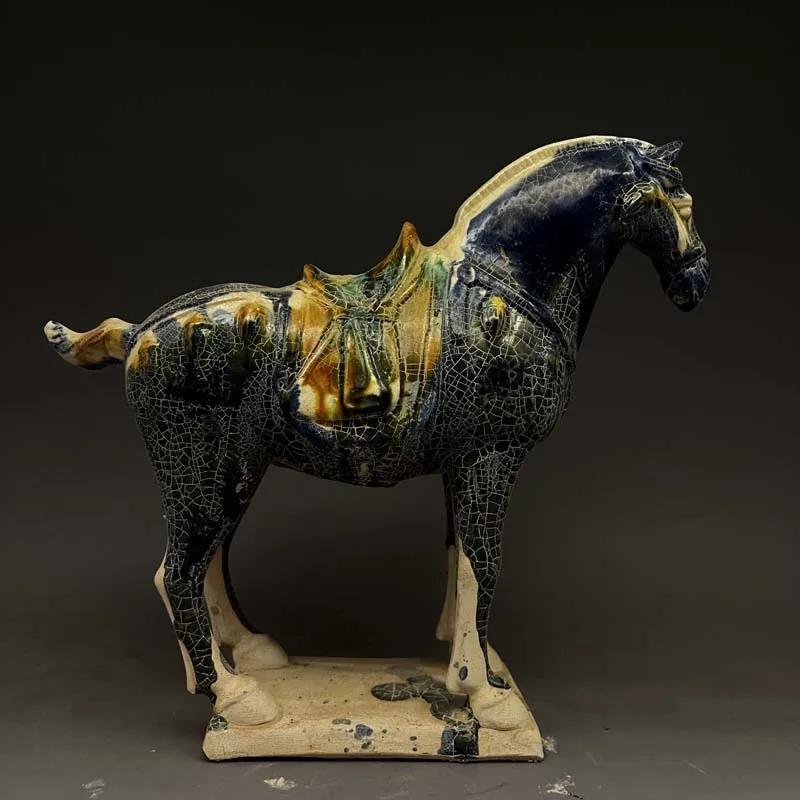 Statue De Cheval En Terre Cuite Au Musée De L'armée De Guerriers En Terre Cuite Xi An Chine Image63699653