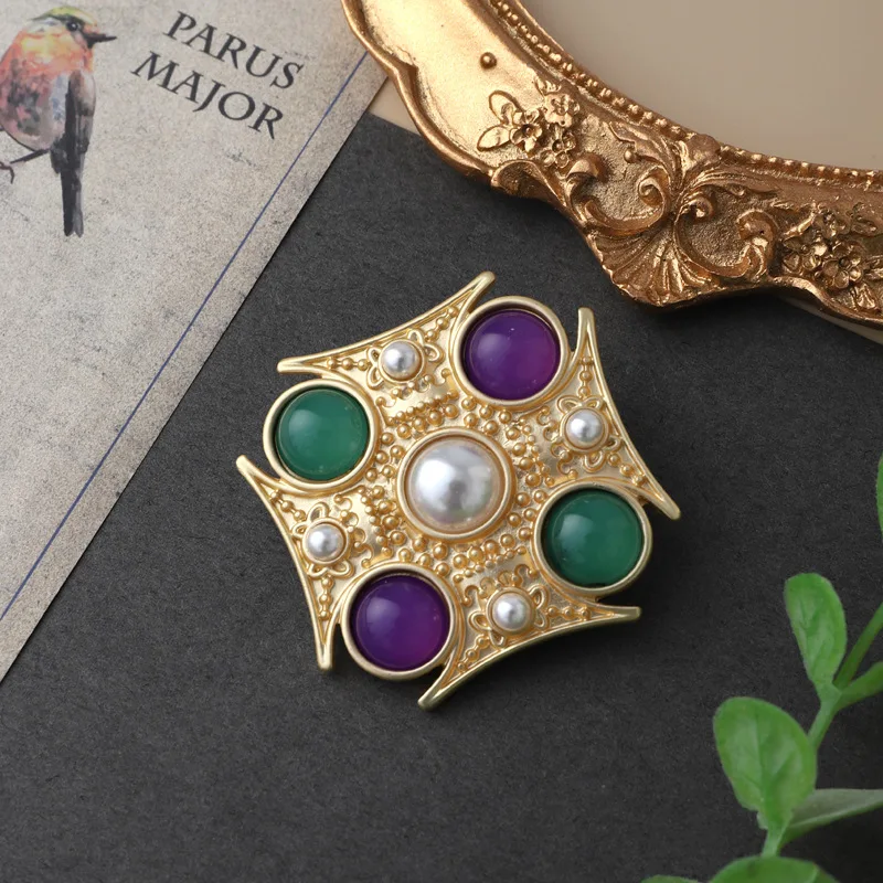 Chanel brooch pin badge - Gem