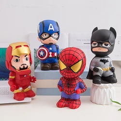 Tirelire de héros de dessin animé pour enfants et adultes, boîte de rangement de pièces de monnaie de jouets de poupée mignonne, cadeaux de nouvel an 2022 ornements de bureau 
