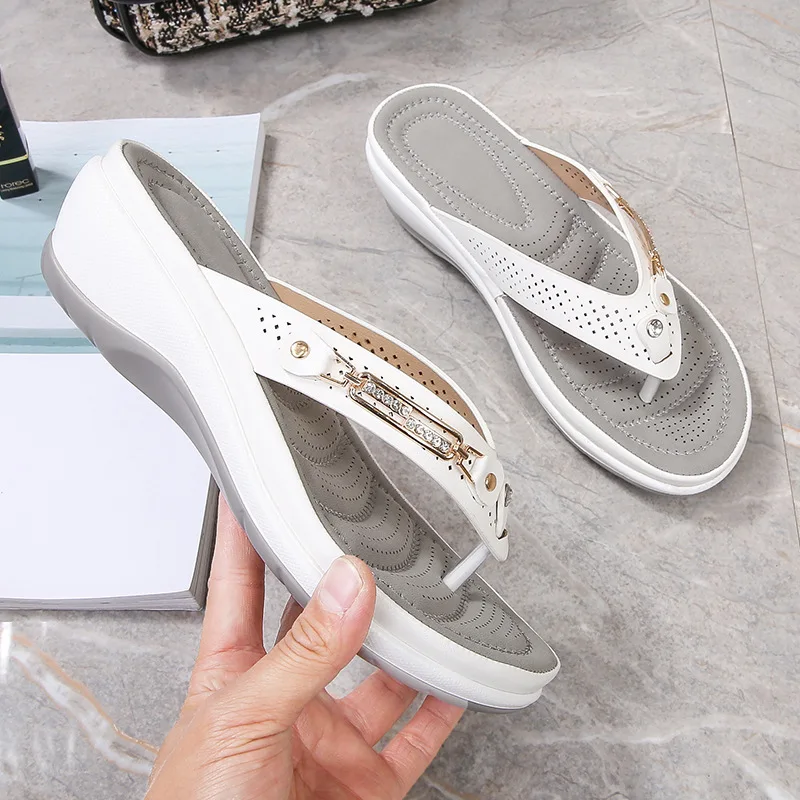 2023 Women's Slippers Summer New Fashion Metal Button Slides Shoes Wedge Beach Sandals Women Outside Platform Leisure Flip Flops — view 5