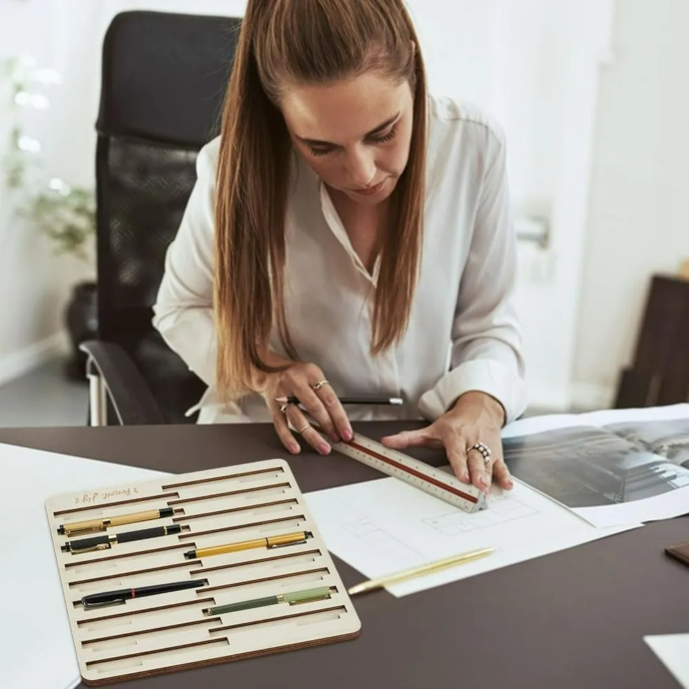 18 슬롯 정밀 펜 홀더 도구가 있는 레이저 조각 지그, 안정적인 조각 지원, 창의적인 펜 제작을 위한 목재 조각 지그