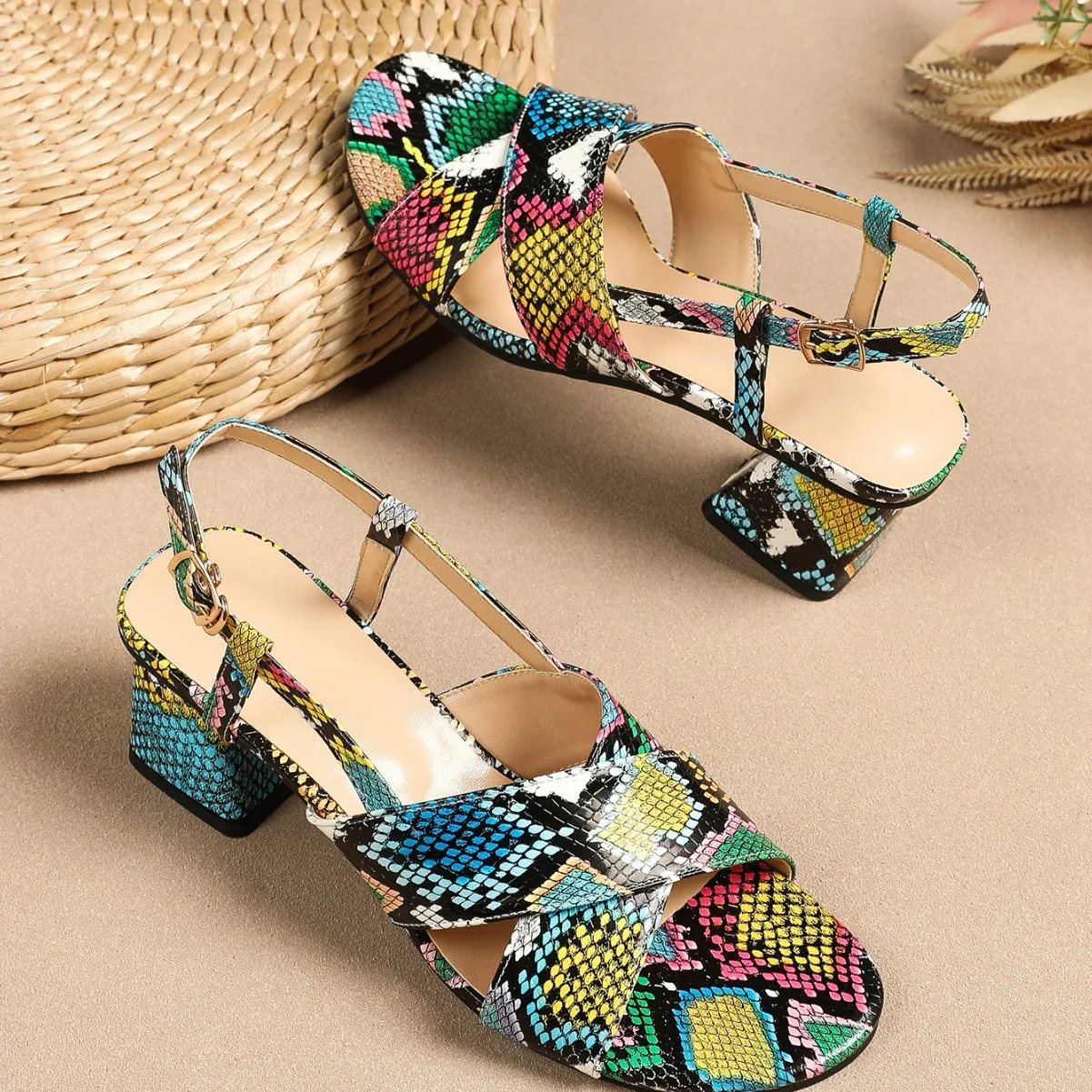 

Женские босоножки с круглым носком, сандалии на среднем каблуке, с пряжкой сзади, с широкими ремешками, пляжная обувь